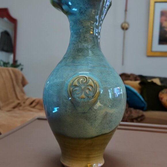 Colm De Ris Ceramic‎ Pottery Vase Green Blue Glaze Celtic Triskelion Ireland 10" - Picture 7 of 9
